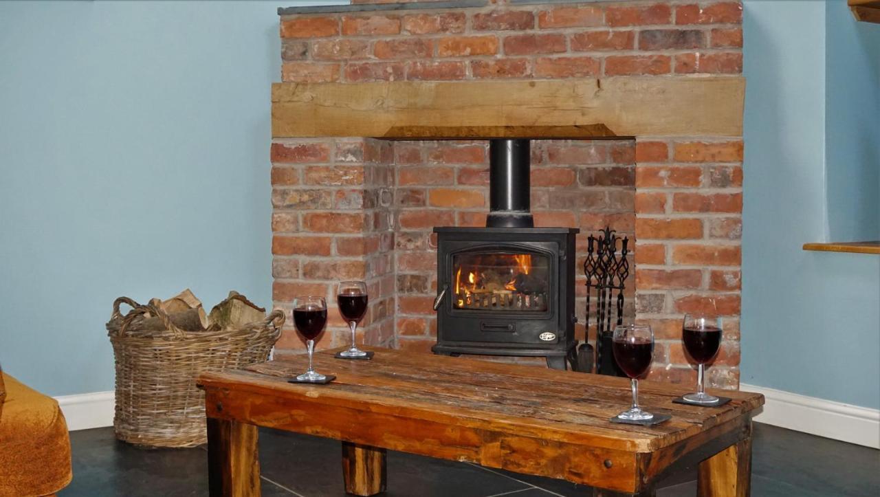 Sheep Dip Cottage - 5* Cyfie Farm, With Log Burner And Private Hot Tub Llanfyllin Exterior photo